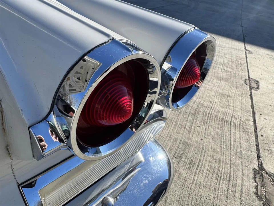1960 Pontiac Catalina 2nd Gen - Image 27 of 31