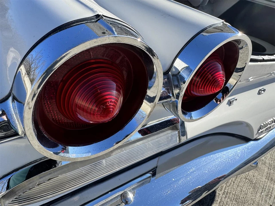 1960 Pontiac Catalina 2nd Gen - Image 28 of 31