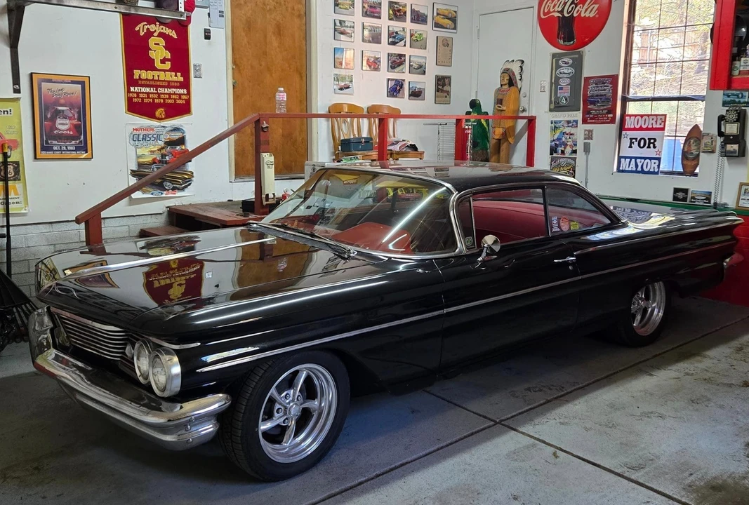 1960 Pontiac Catalina 2nd Gen - Image 2 of 10