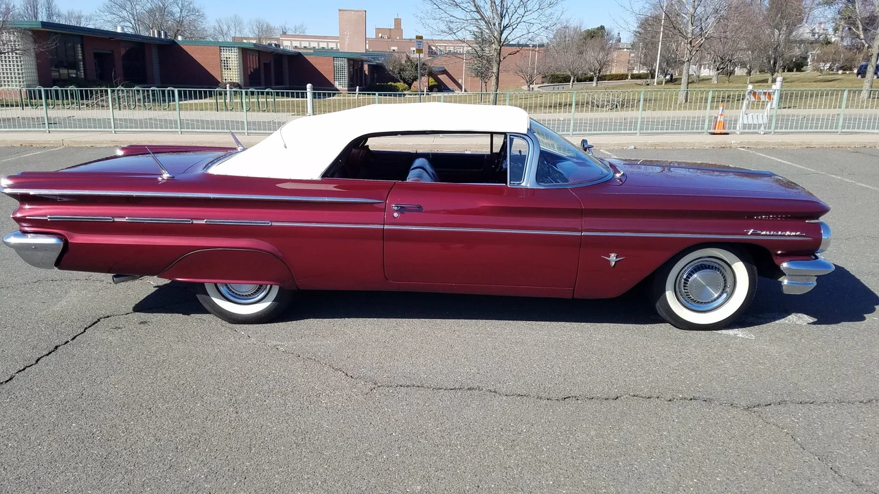 1960 Pontiac Parisienne - Image 11 of 31
