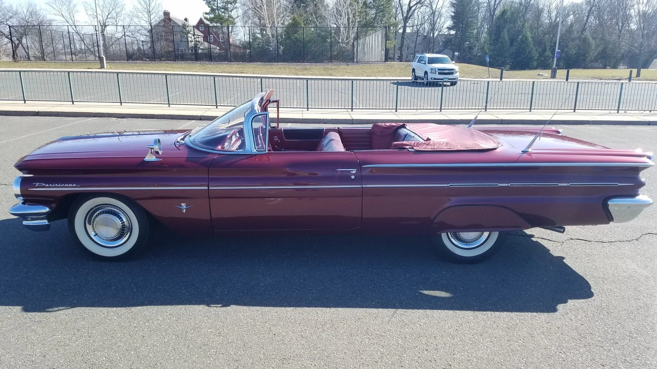1960 Pontiac Parisienne - Image 5 of 31