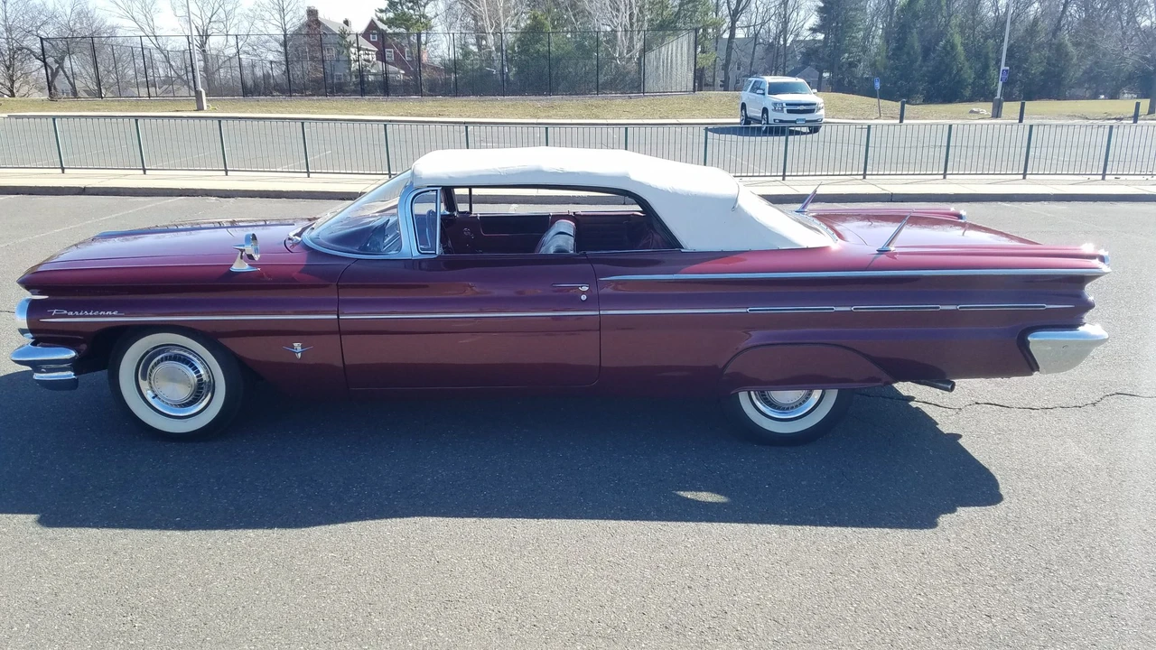 1960 Pontiac Parisienne - Image 4 of 31