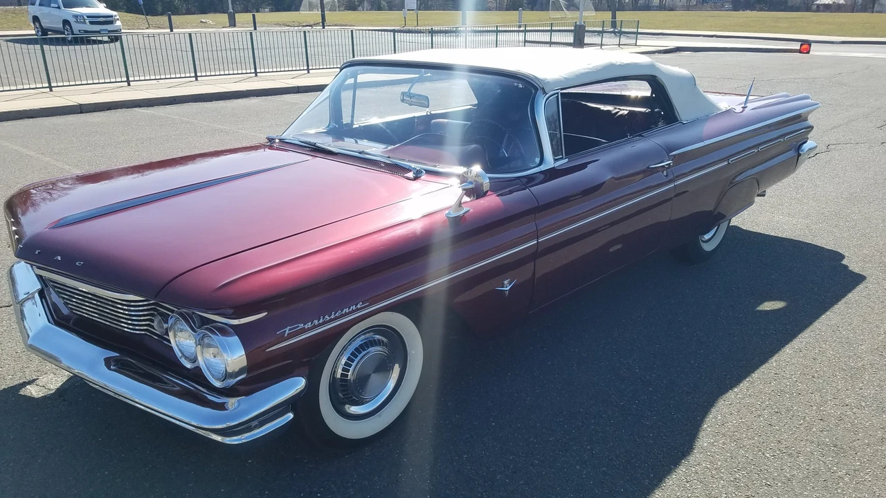 1960 Pontiac Parisienne - Image 2 of 31