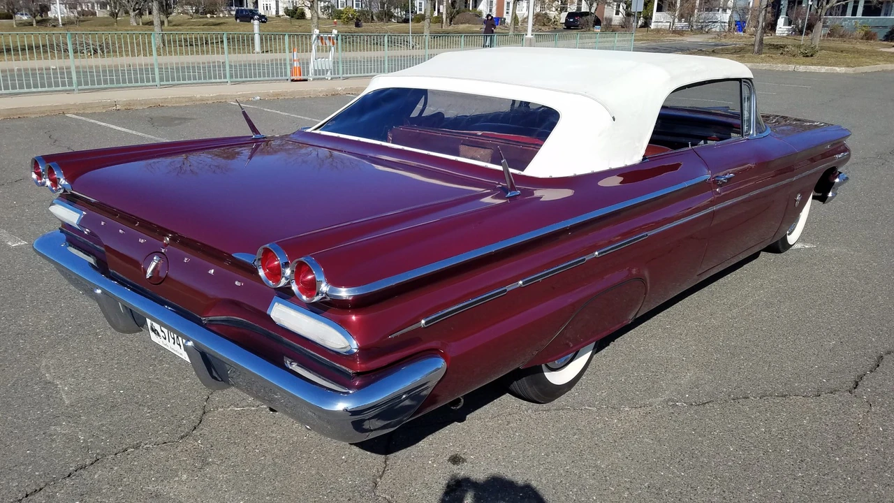 1960 Pontiac Parisienne - Image 9 of 31
