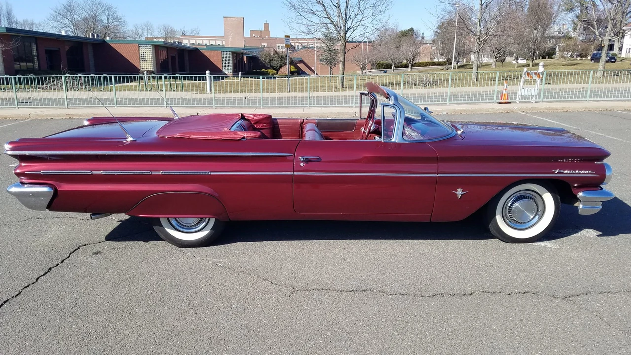 1960 Pontiac Parisienne - Image 12 of 31