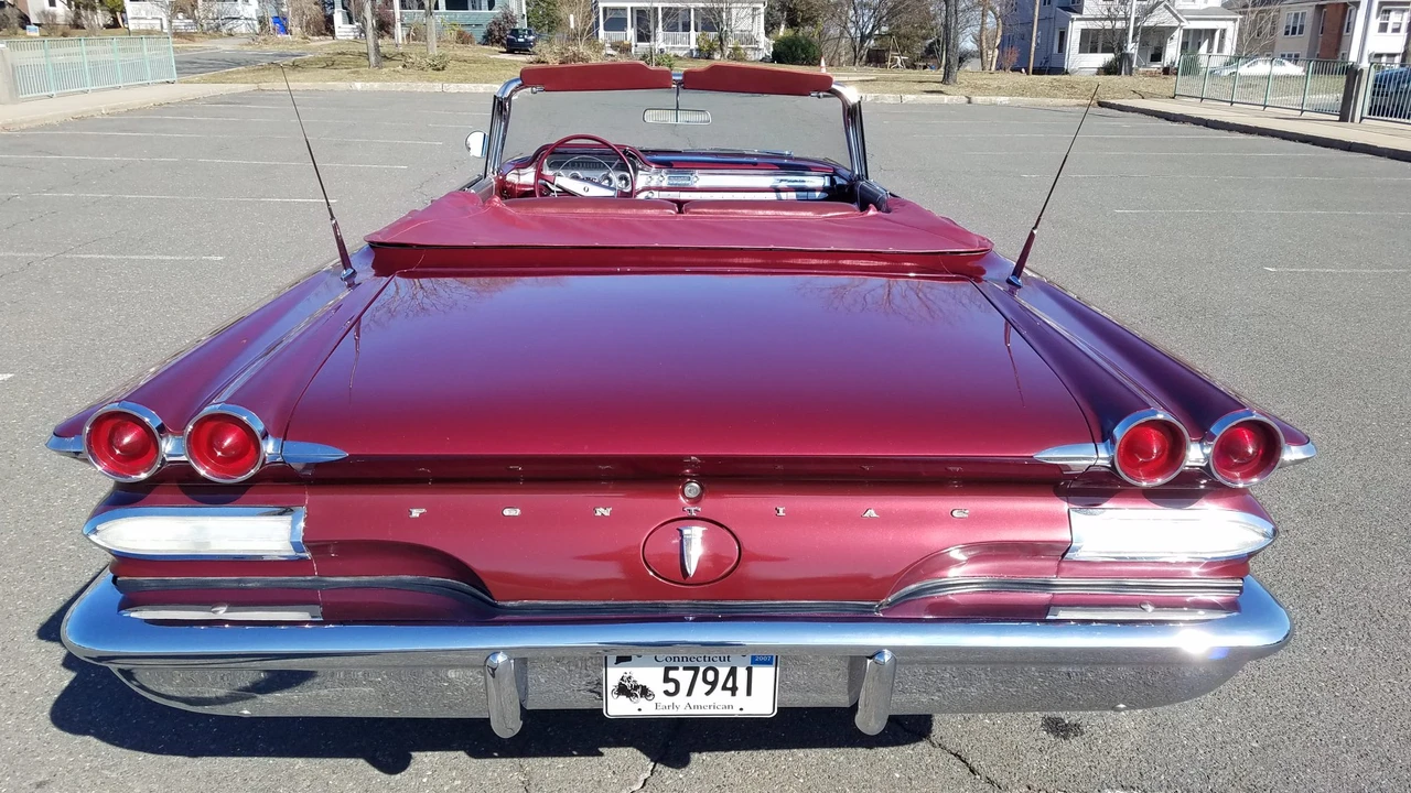 1960 Pontiac Parisienne - Image 7 of 31