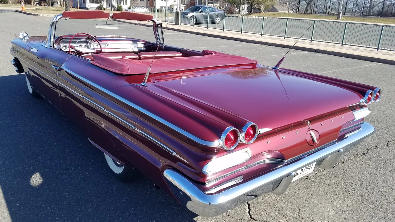1960 Pontiac Parisienne - Image 6 of 31