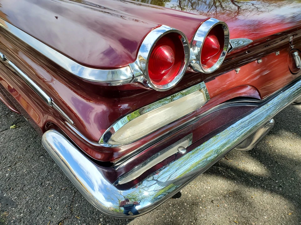 1960 Pontiac Parisienne - Image 28 of 31