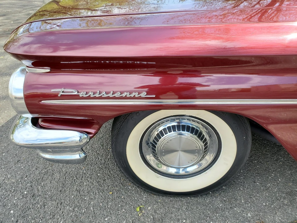 1960 Pontiac Parisienne - Image 23 of 31