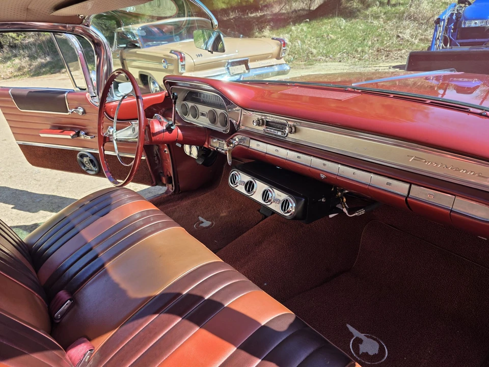 1960 Pontiac Parisienne - Image 23 of 31