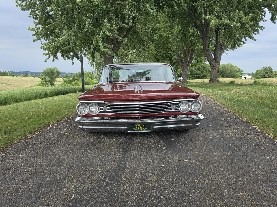 1960 Pontiac Parisienne - Image 2 of 31