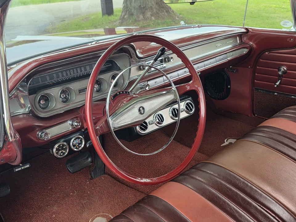 1960 Pontiac Parisienne - Image 24 of 31