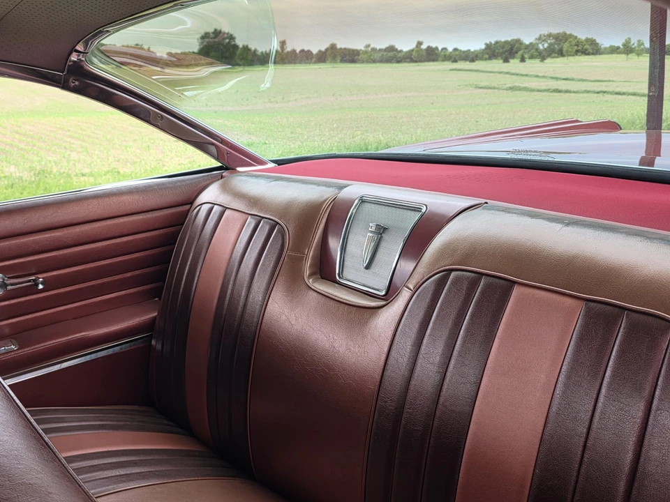 1960 Pontiac Parisienne - Image 28 of 31