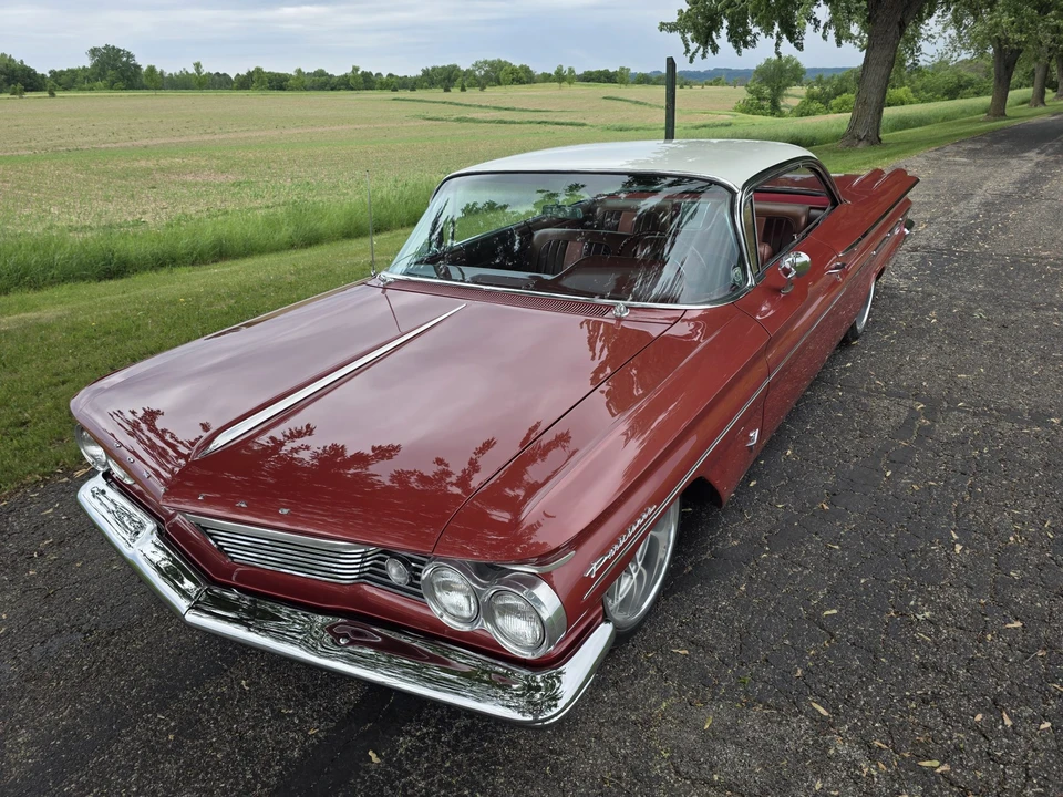 1960 Pontiac Parisienne - Image 3 of 31
