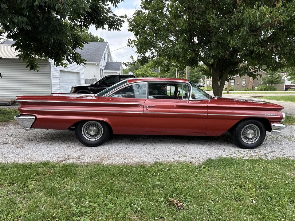 1960 Pontiac - Image 2 of 31