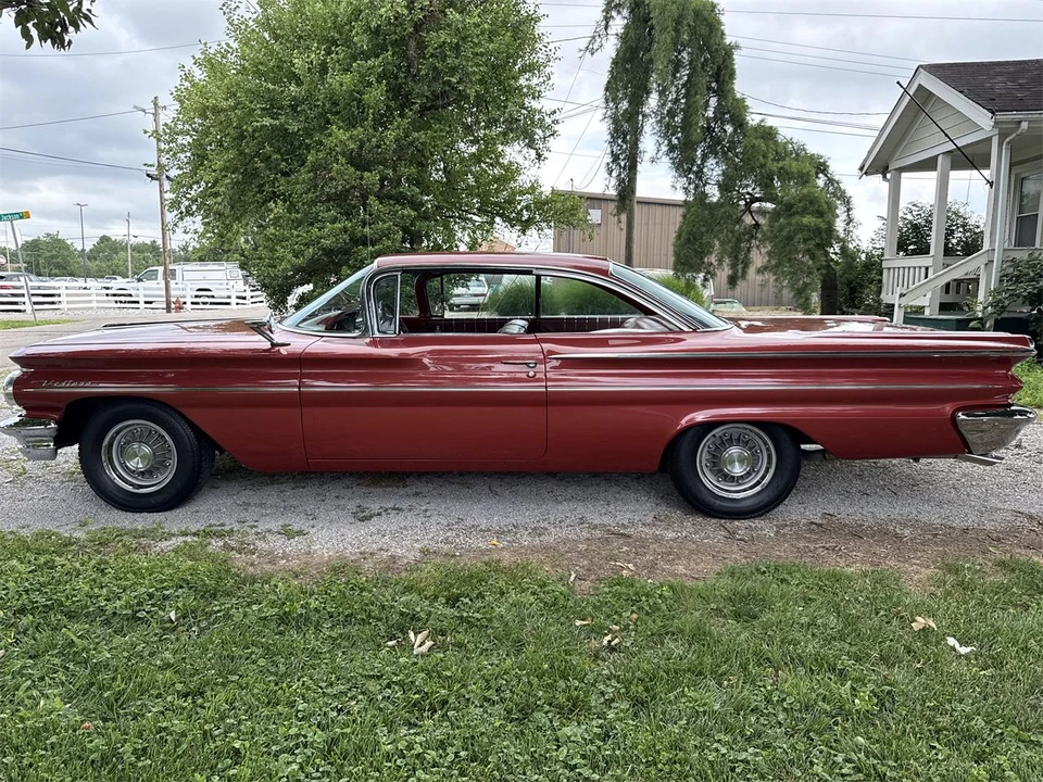 1960 Pontiac - Image 3 of 31