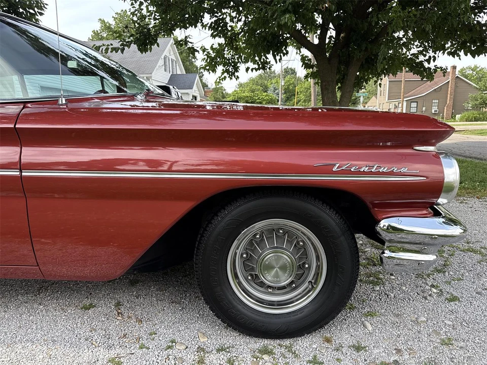 1960 Pontiac - Image 25 of 31