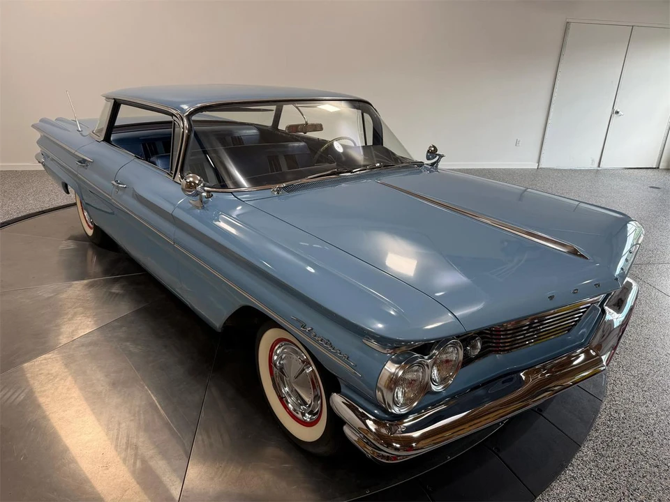 1960 Pontiac - Image 2 of 31