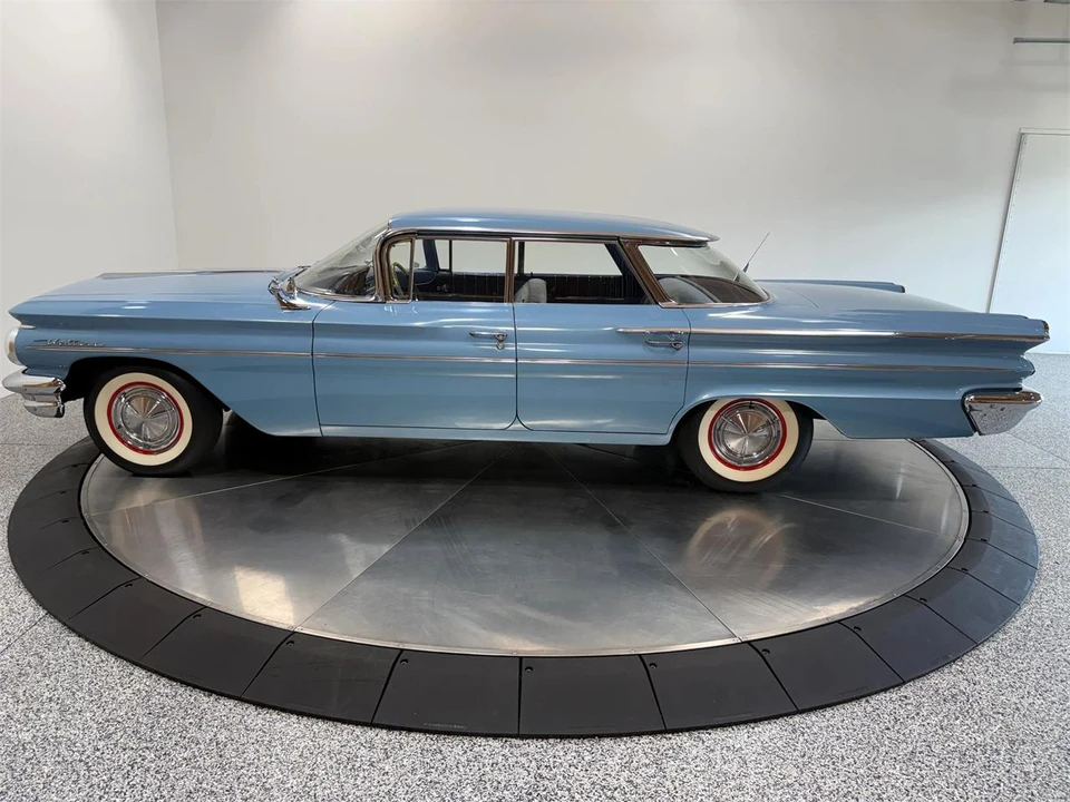 1960 Pontiac - Image 13 of 31