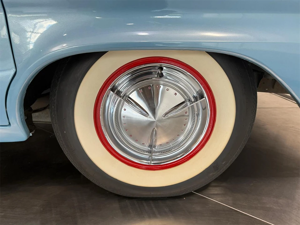 1960 Pontiac - Image 26 of 31