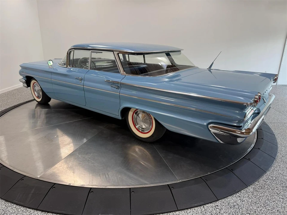 1960 Pontiac - Image 14 of 31
