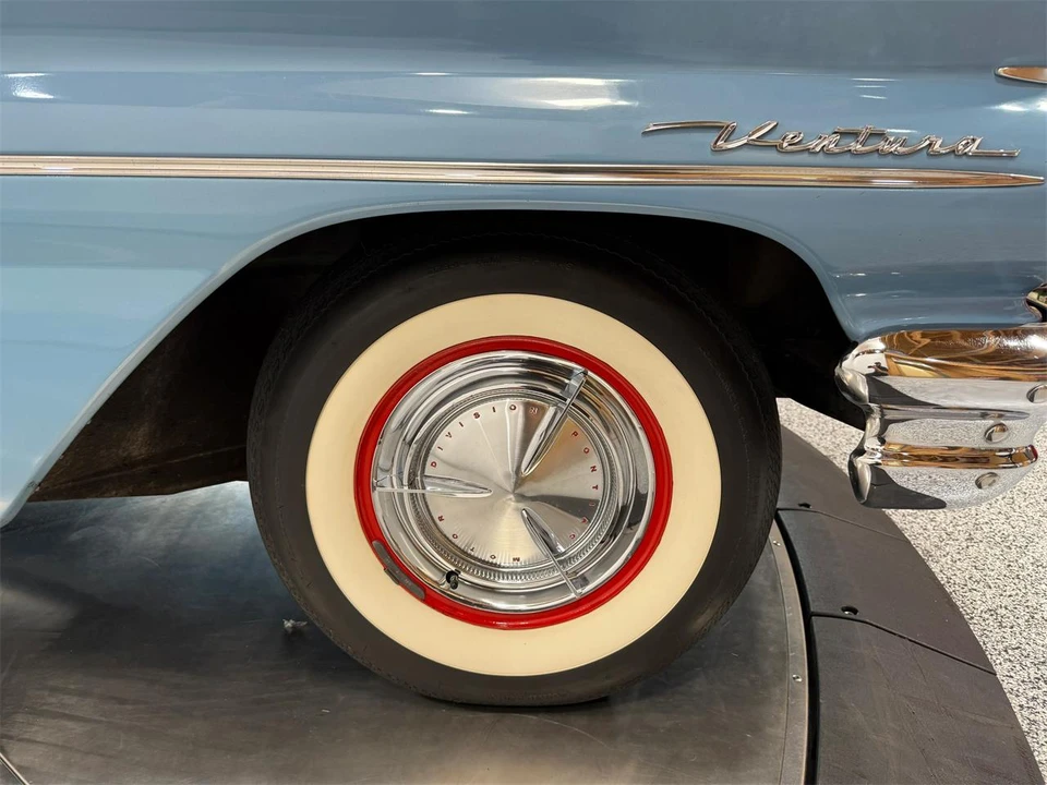 1960 Pontiac - Image 27 of 31