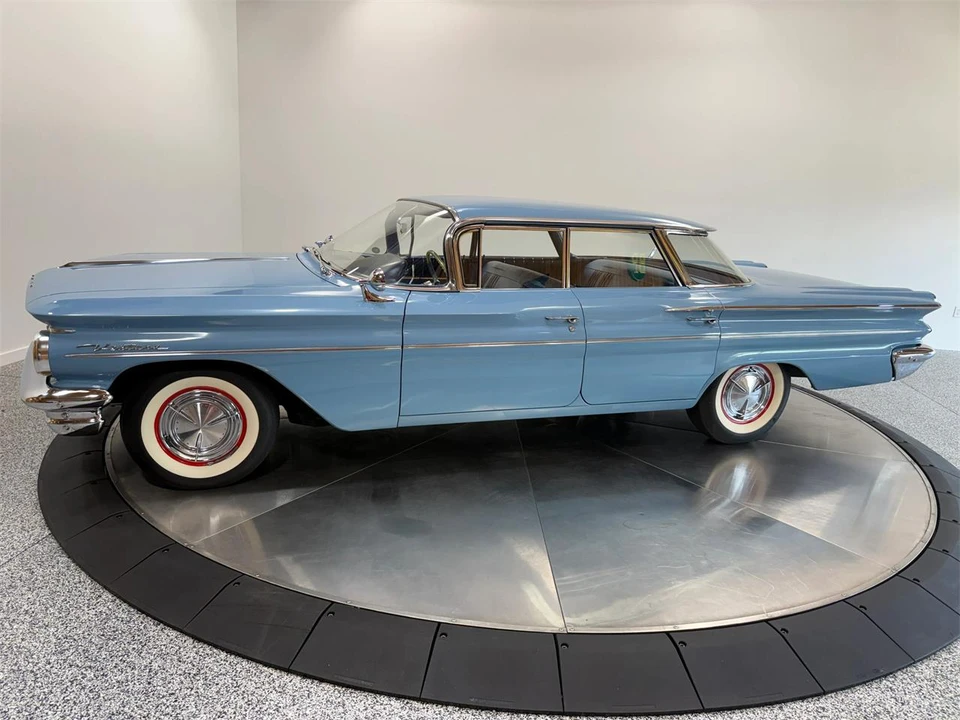 1960 Pontiac - Image 12 of 31