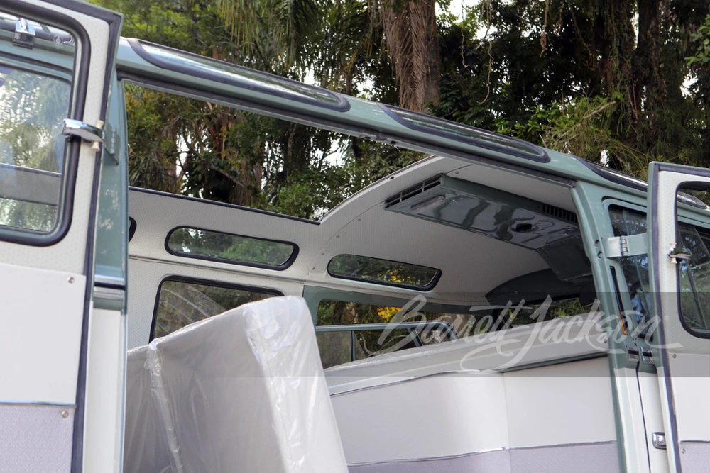 1960 Volkswagen Split-Window Bus - Image 15 of 17