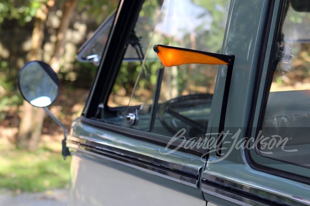 1960 Volkswagen Split-Window Bus - Image 9 of 17