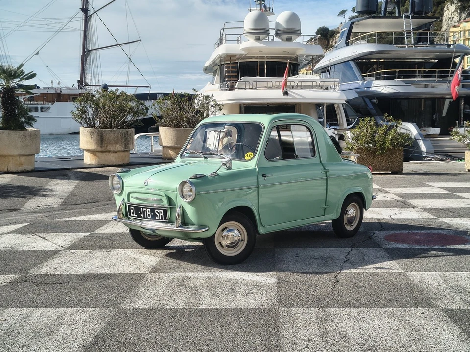 1960 Vespa 400 - Image 2 of 30