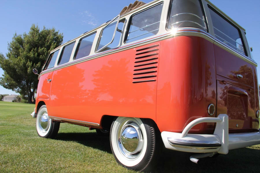 1960 Volkswagen Split-Window Bus - Image 9 of 11
