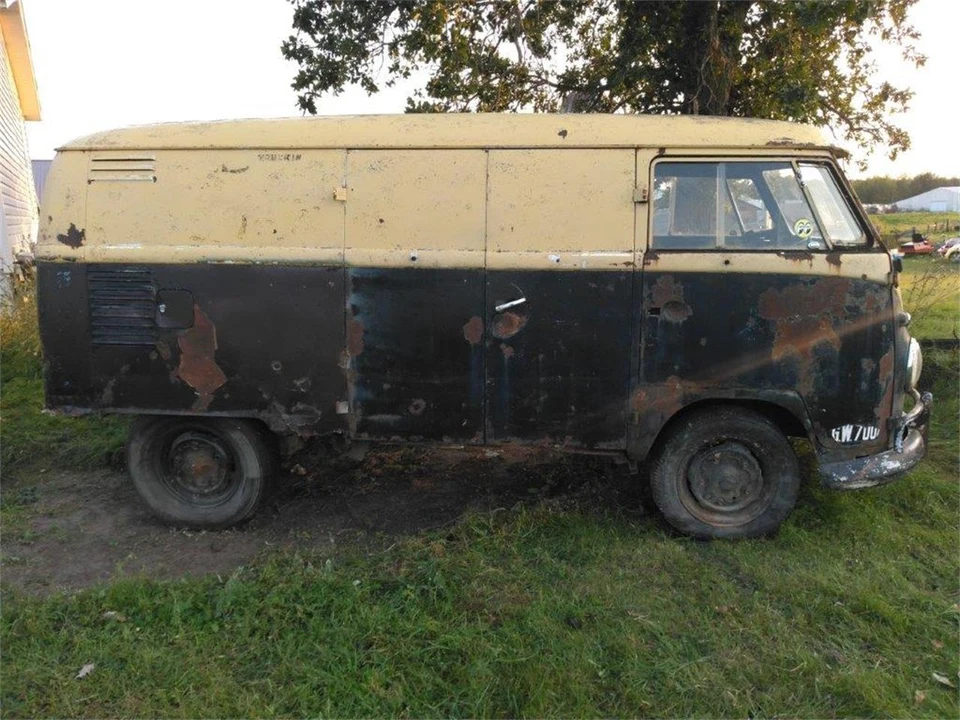 1960 Volkswagen Split-Window Bus - Image 3 of 31