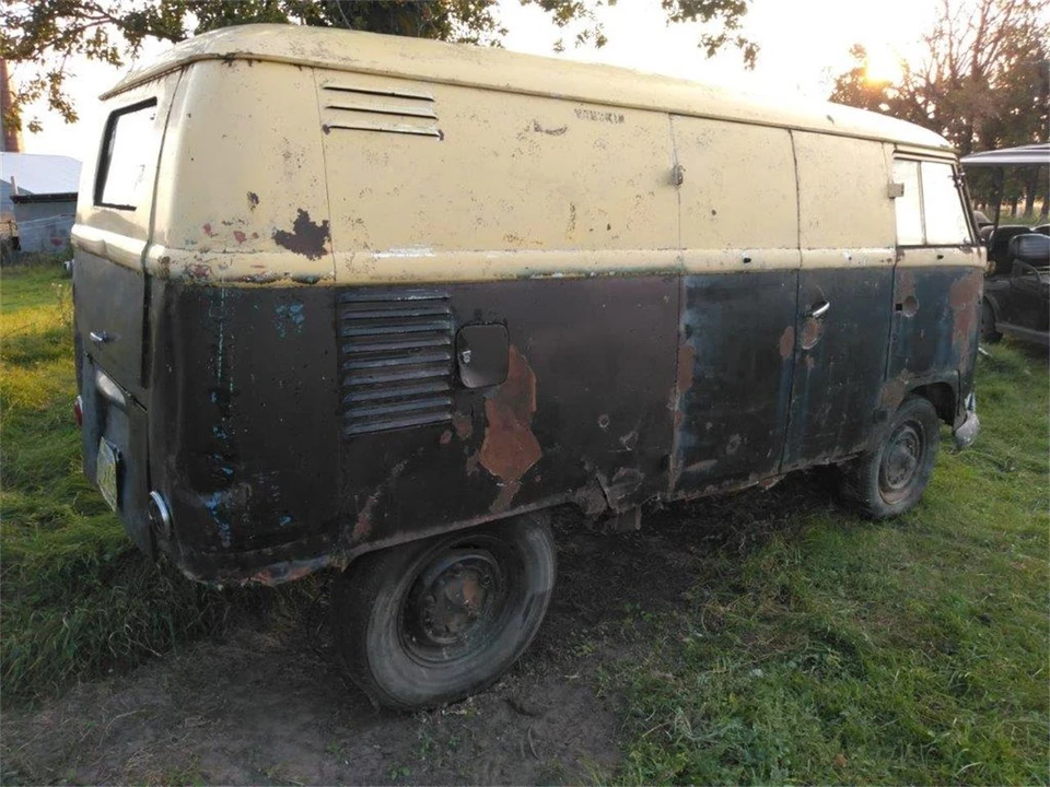 1960 Volkswagen Split-Window Bus - Image 4 of 31