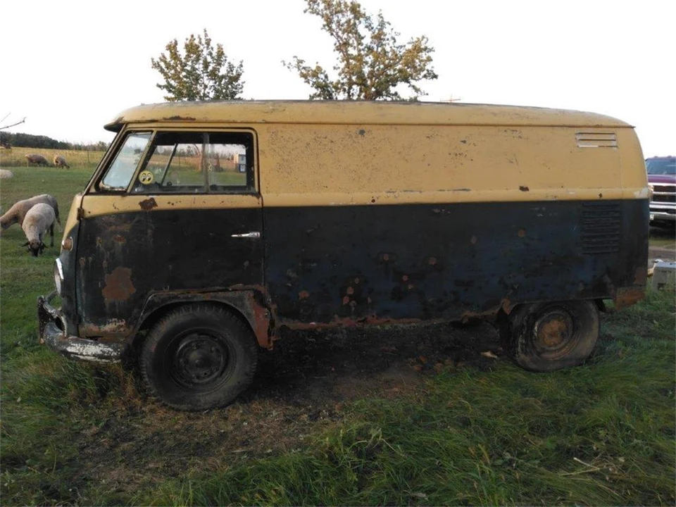 1960 Volkswagen Split-Window Bus - Image 6 of 31