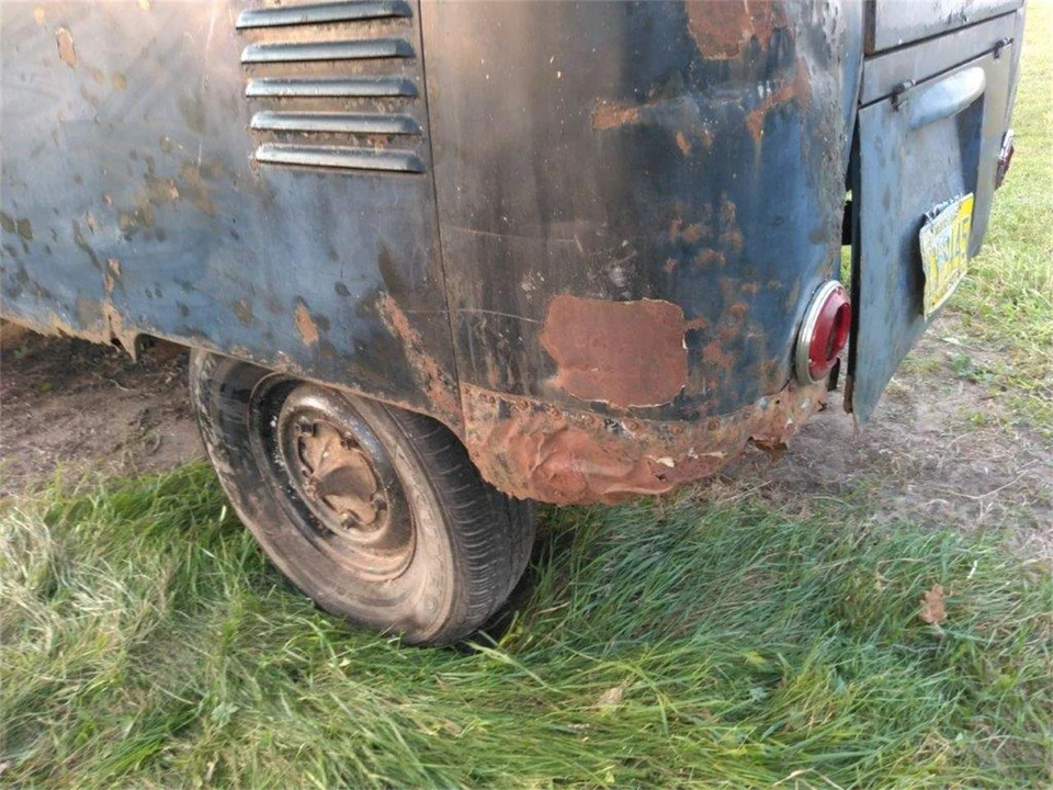 1960 Volkswagen Split-Window Bus - Image 13 of 31