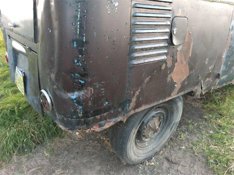 1960 Volkswagen Split-Window Bus - Image 14 of 31