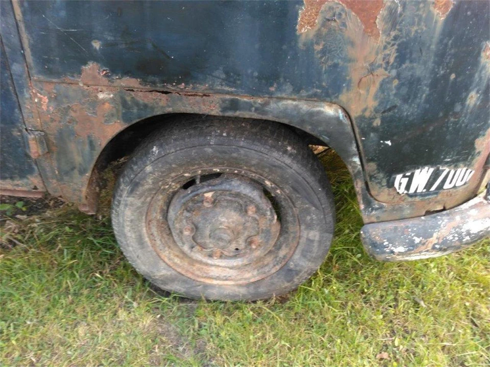 1960 Volkswagen Split-Window Bus - Image 16 of 31