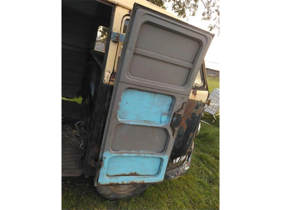 1960 Volkswagen Split-Window Bus - Image 25 of 31