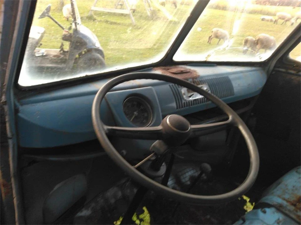 1960 Volkswagen Split-Window Bus - Image 27 of 31