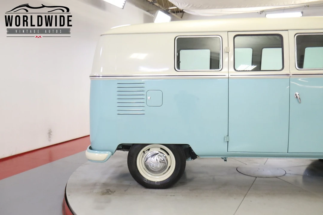1960 Volkswagen Split-Window Bus - Image 9 of 12