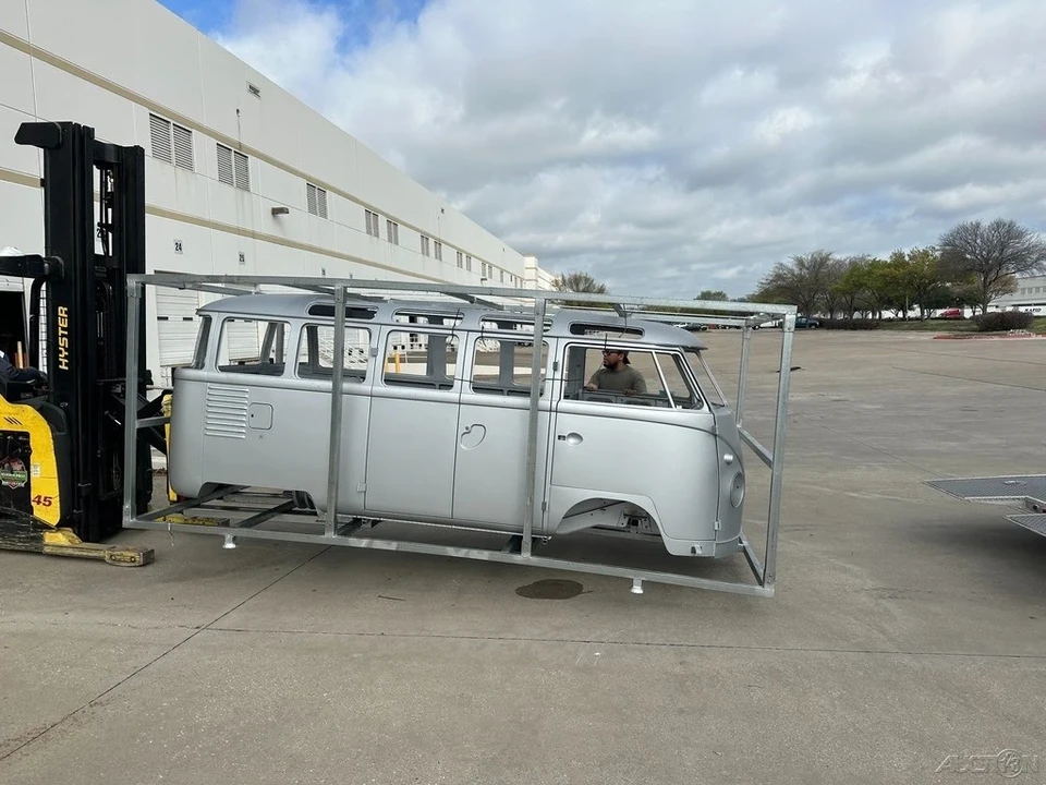 1960 Volkswagen Split-Window Bus - Image 11 of 12