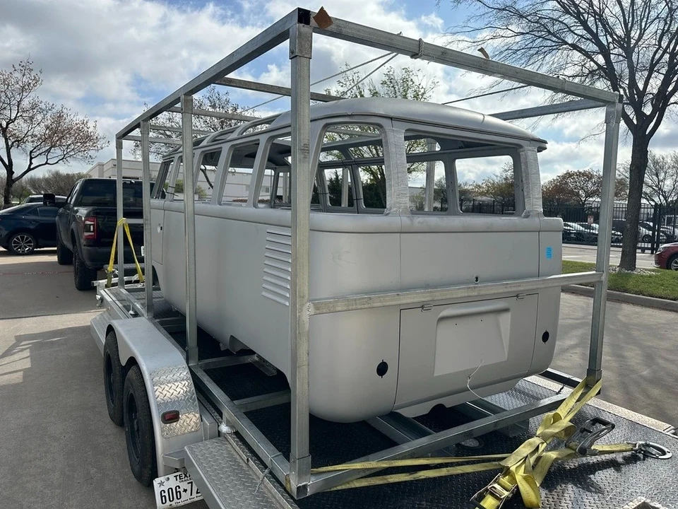 1960 Volkswagen Split-Window Bus - Image 6 of 12