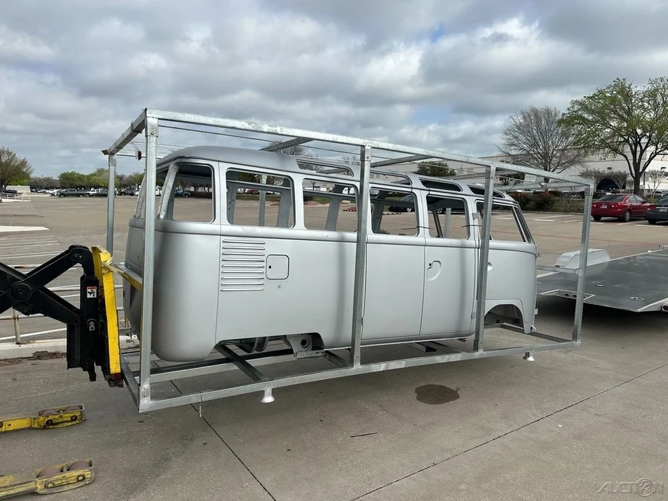 1960 Volkswagen Split-Window Bus - Image 12 of 12