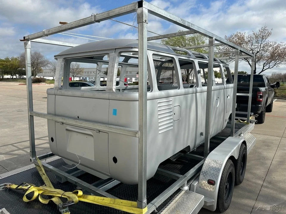 1960 Volkswagen Split-Window Bus - Image 3 of 12