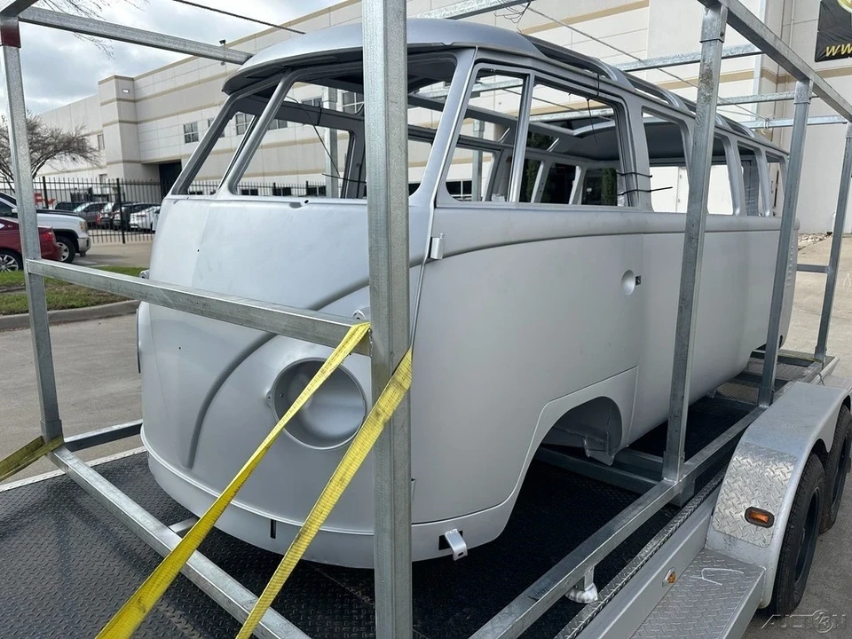 1960 Volkswagen Split-Window Bus - Image 5 of 12