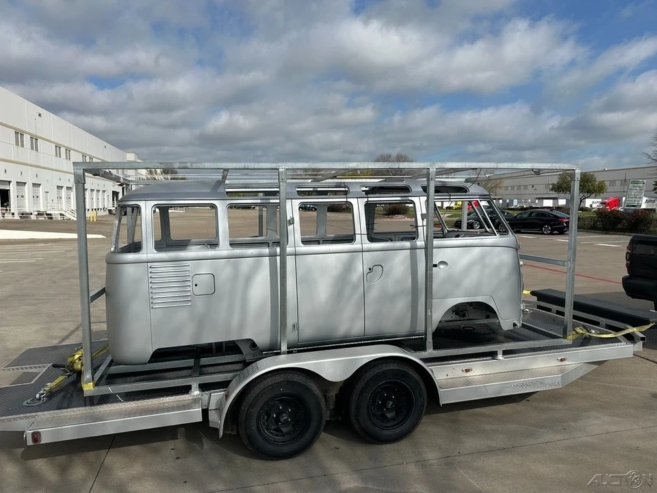 1960 Volkswagen Split-Window Bus - Image 4 of 12