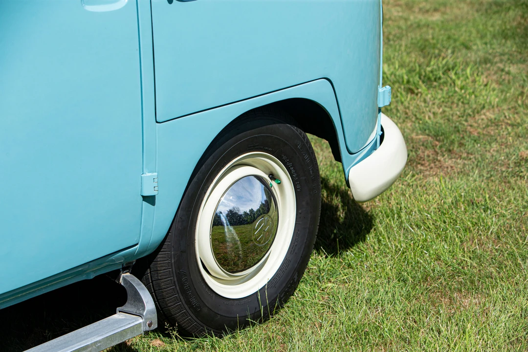 1960 Volkswagen Split-Window Camper - Image 15 of 31