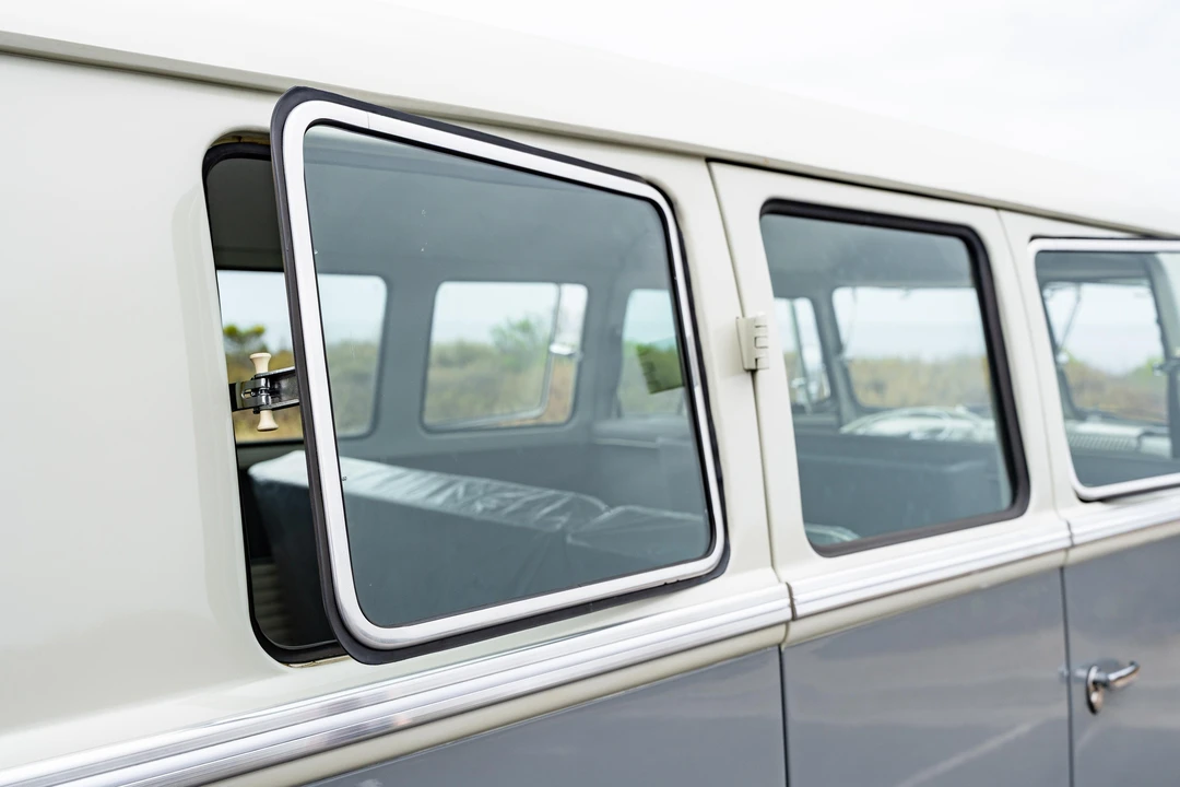 1960 Volkswagen Split-Window Bus - Image 22 of 31
