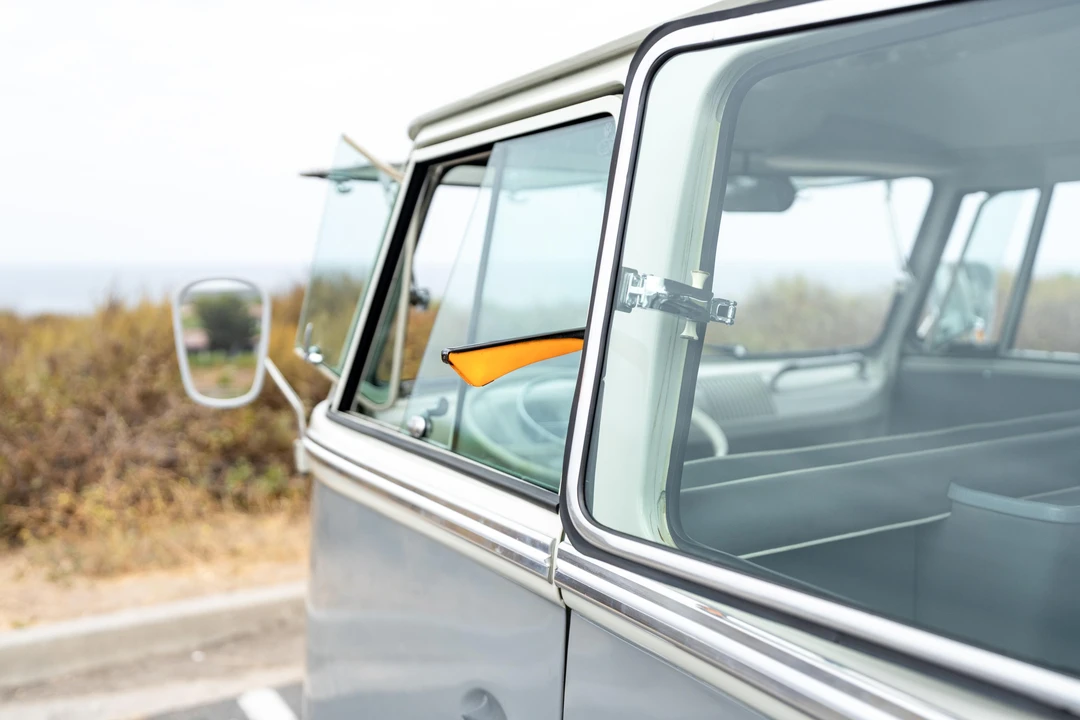 1960 Volkswagen Split-Window Bus - Image 17 of 31