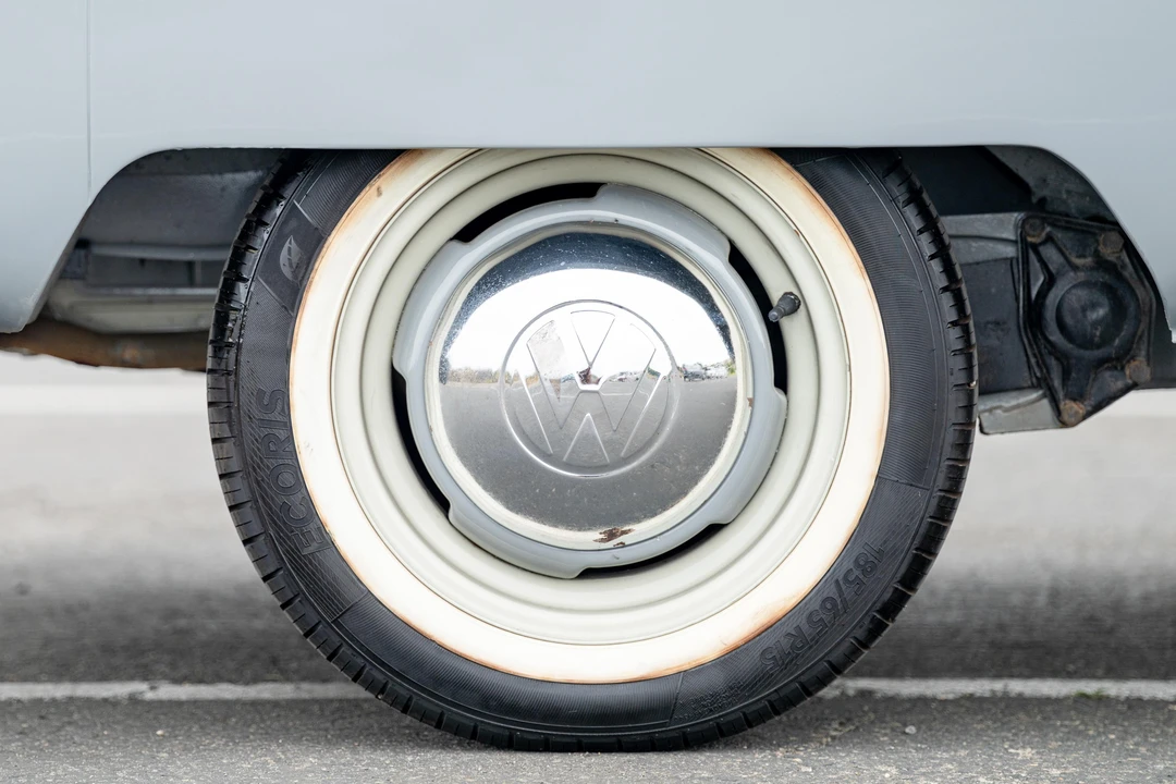 1960 Volkswagen Split-Window Bus - Image 27 of 31